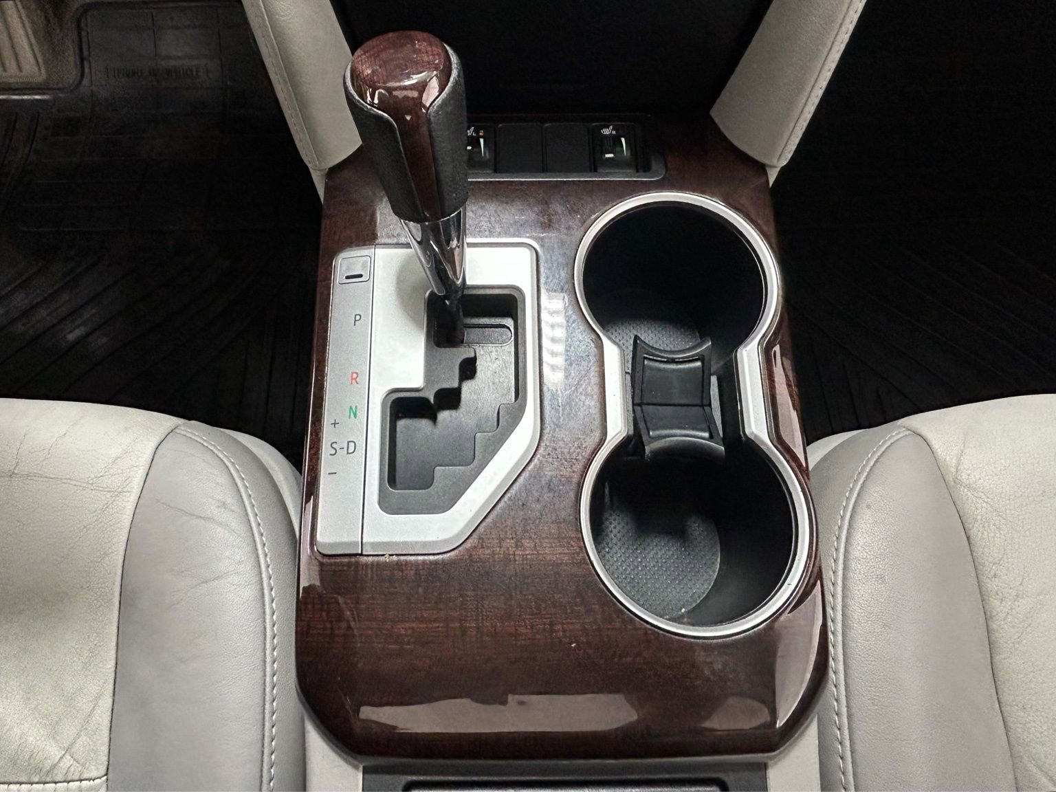 Used 2013 Toyota Camry XLE w/ Leather Pkg image 23