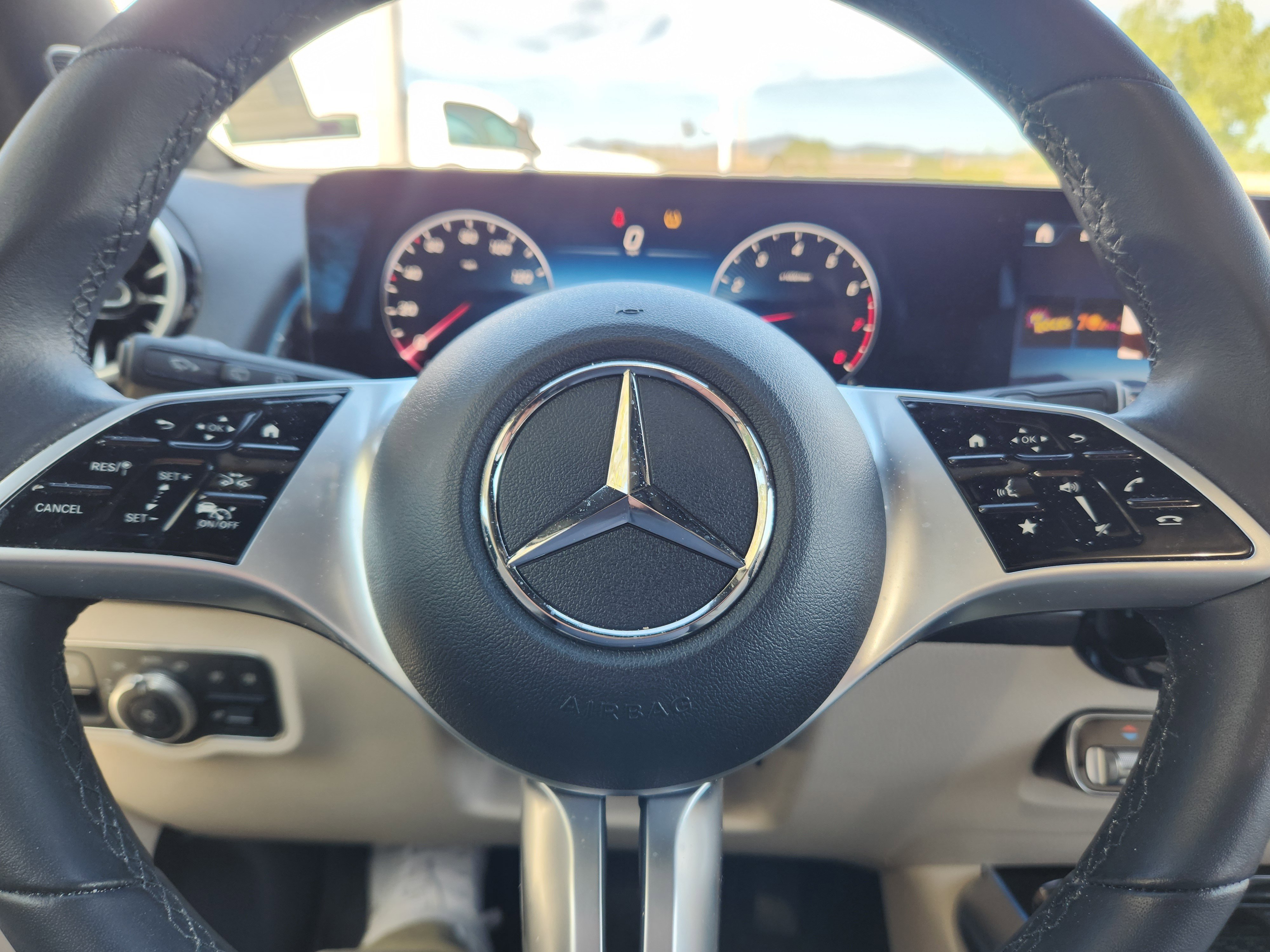 Used 2024 Mercedes-Benz GLB 250 4MATIC image 7