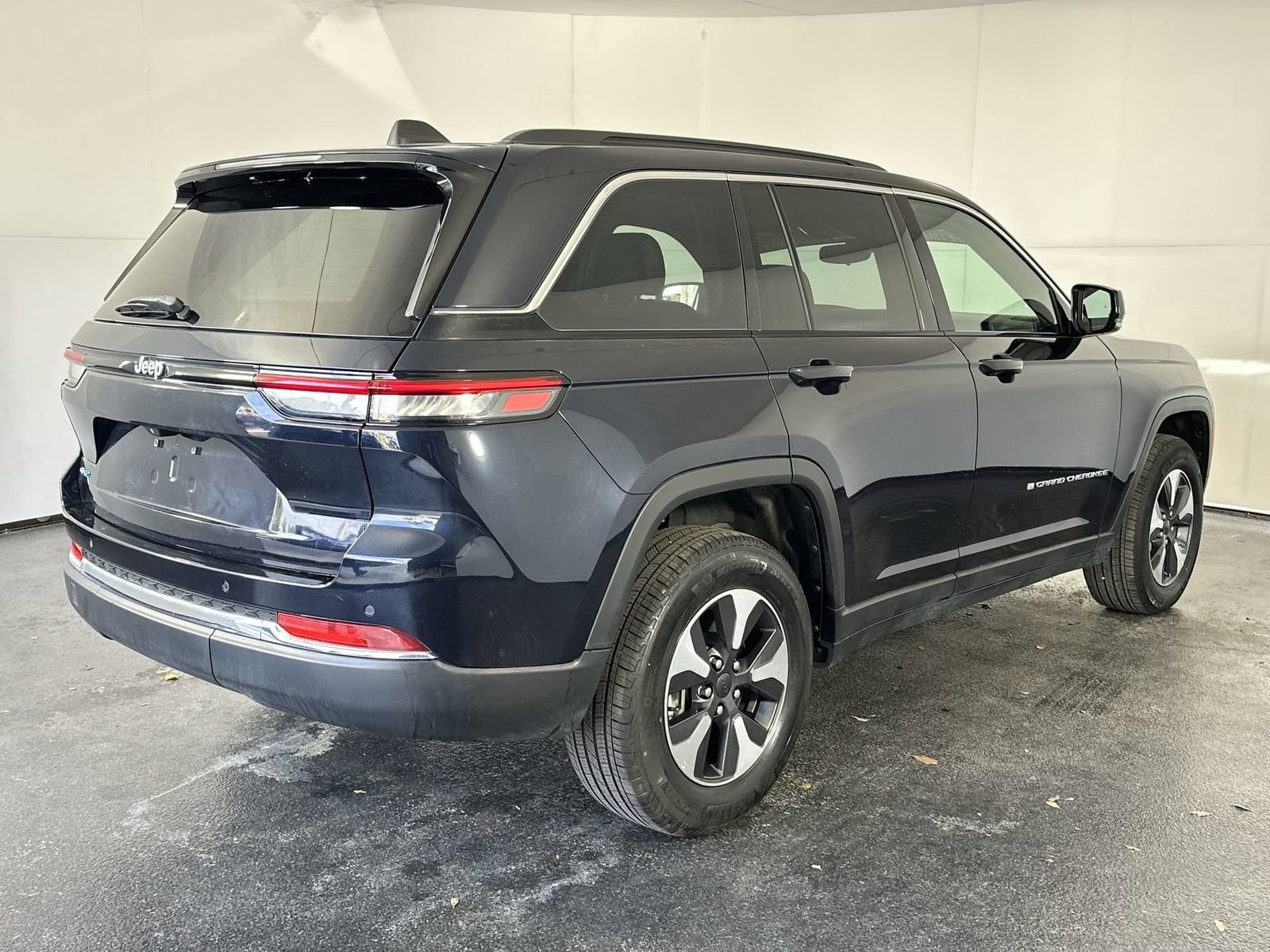Used 2024 Jeep Grand Cherokee Limited 4xe image 8