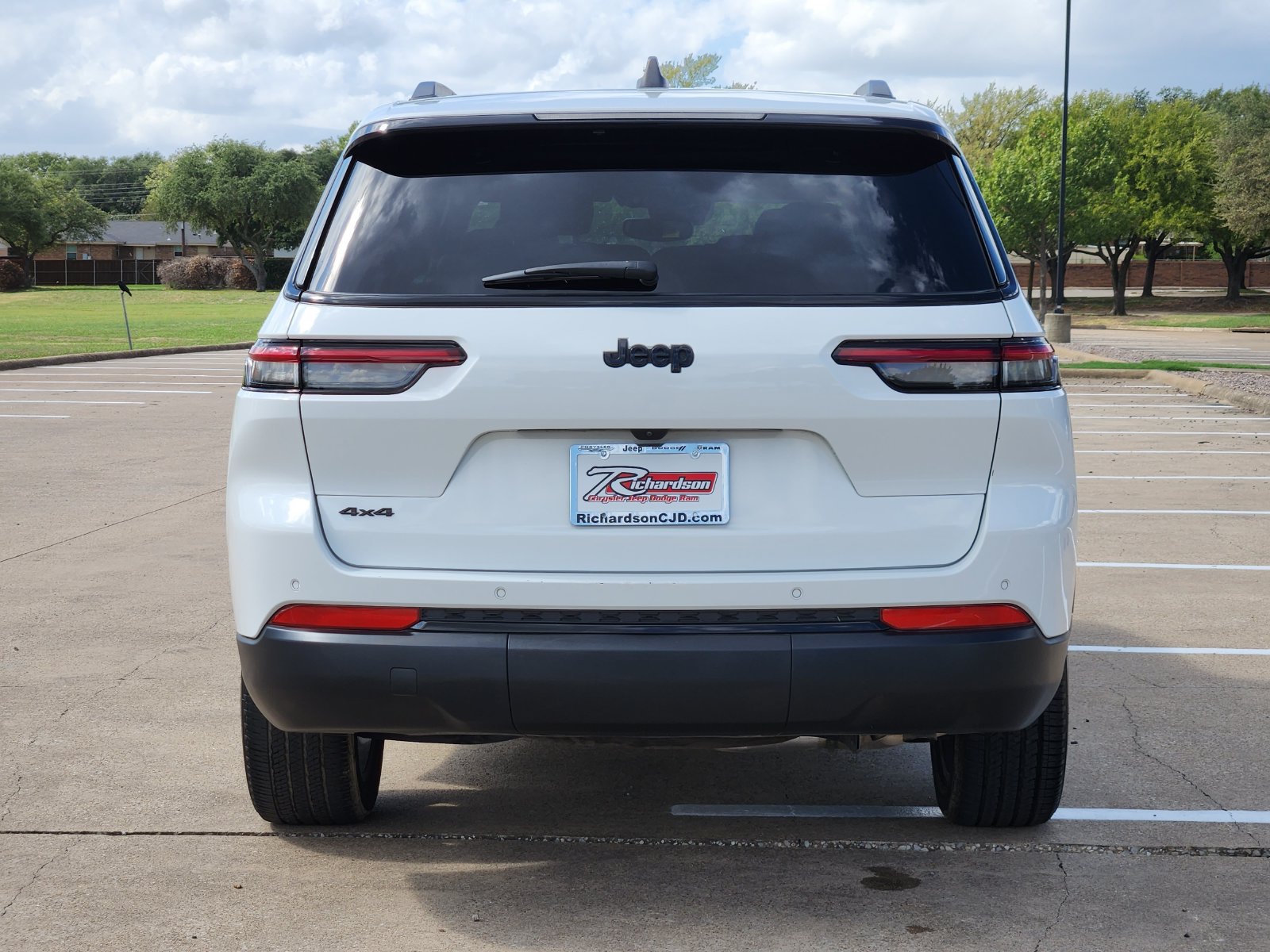Used 2024 Jeep Grand Cherokee L Altitude AWD/4WD image 5