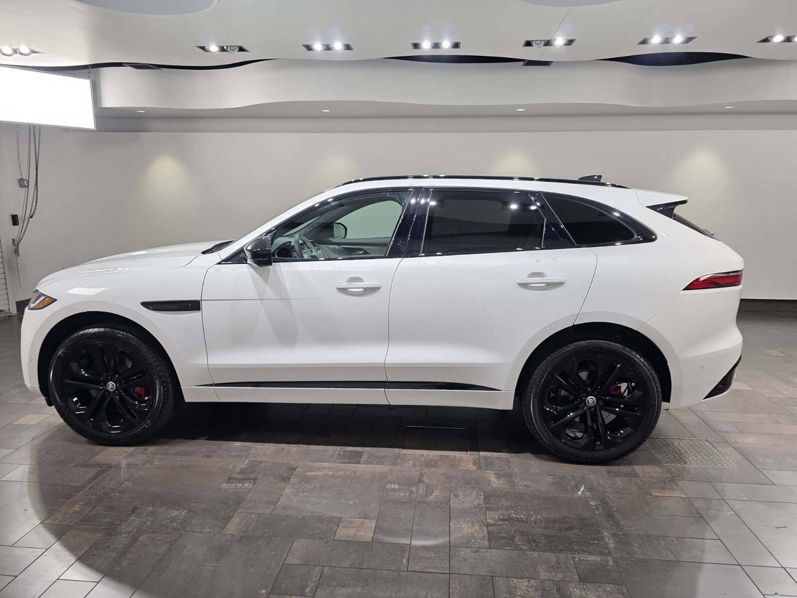 New 2026 Jaguar F-PACE R-Dynamic S AWD/4WD image 3