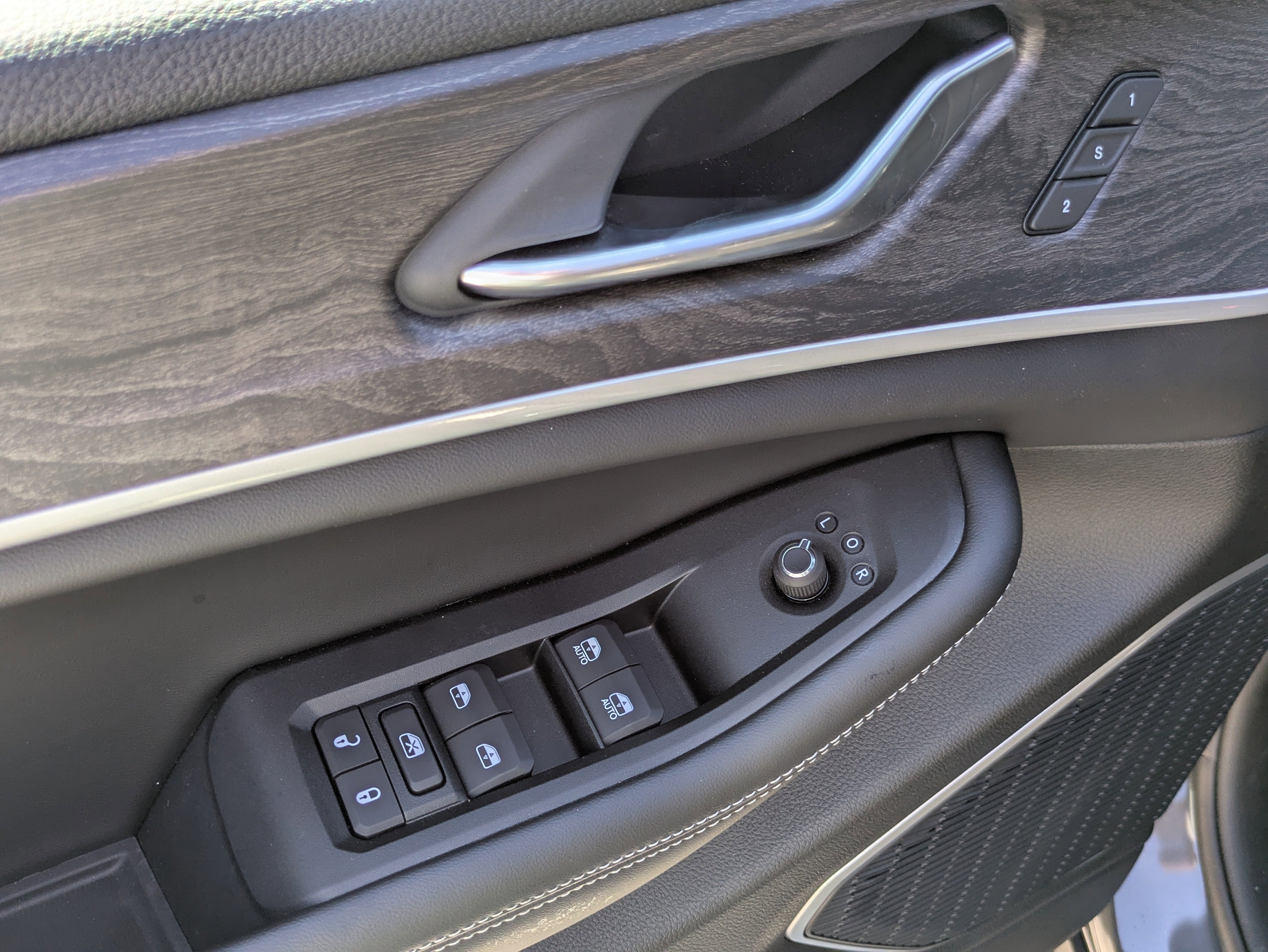 New 2026 Jeep Grand Cherokee Limited RWD image 13