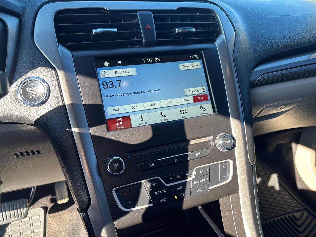 Used 2017 Ford Fusion SE w/ Fusion SE Technology Package image 17