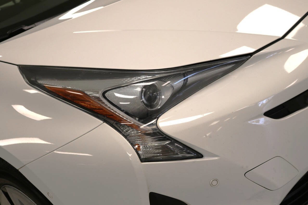 Used 2018 Toyota Prius Three image 92