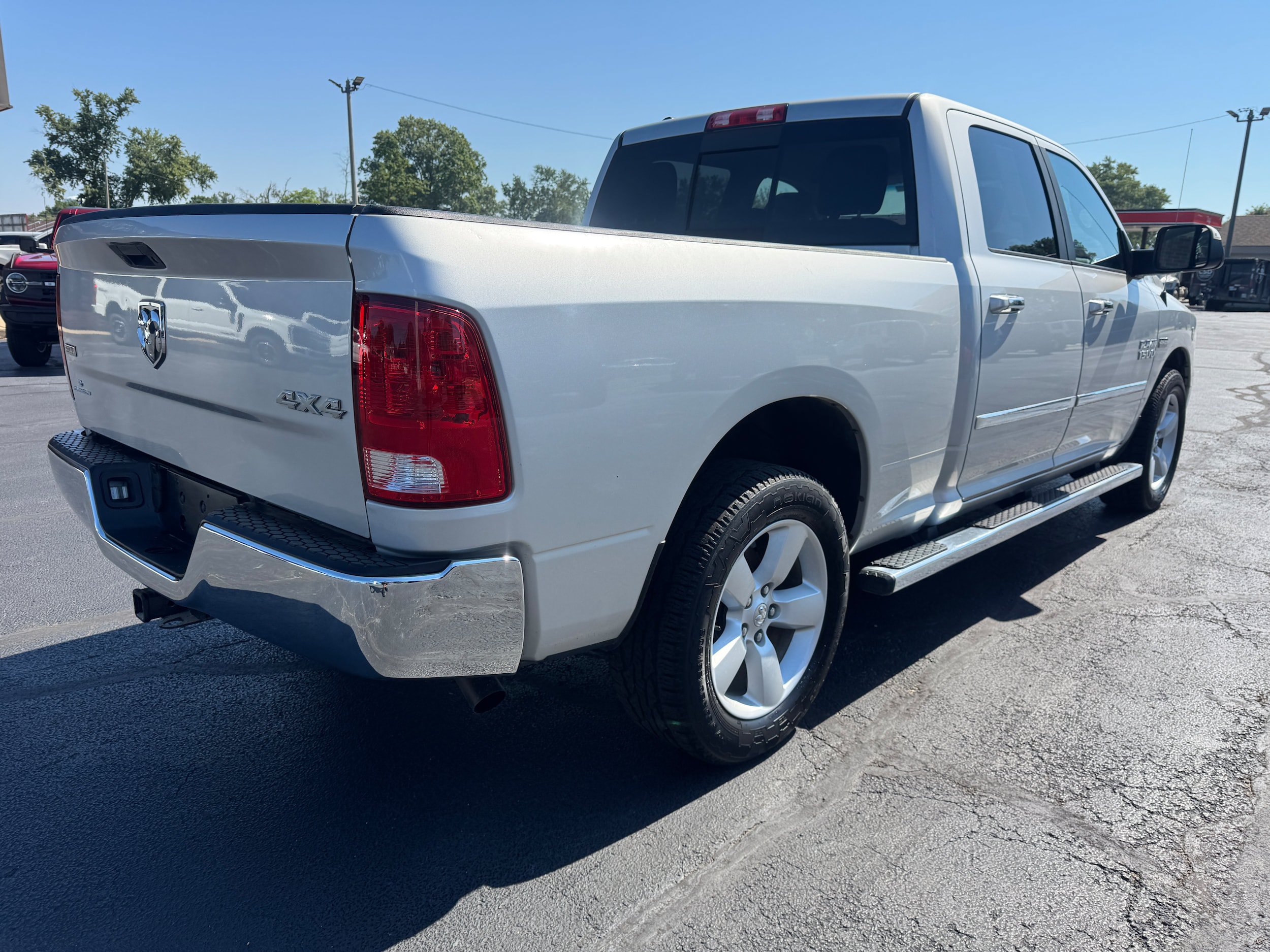 Used 2017 RAM 1500 Classic SLT AWD/4WD image 7