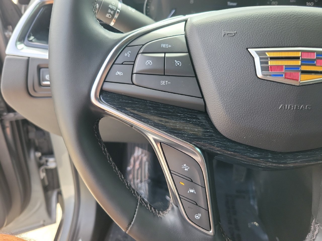 Certified 2025 Cadillac XT5 Premium Luxury w/ LPO, Floor Liner Package AWD/4WD image 21