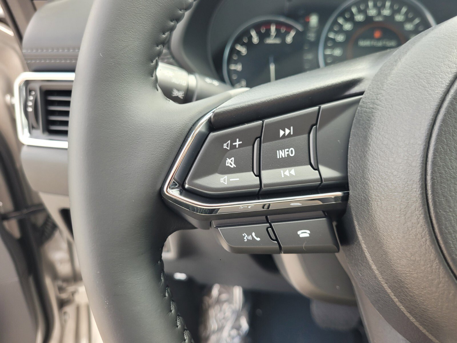 New 2025 MAZDA CX-5 AWD 2.5 S w/ Premium Plus Pkg image 29