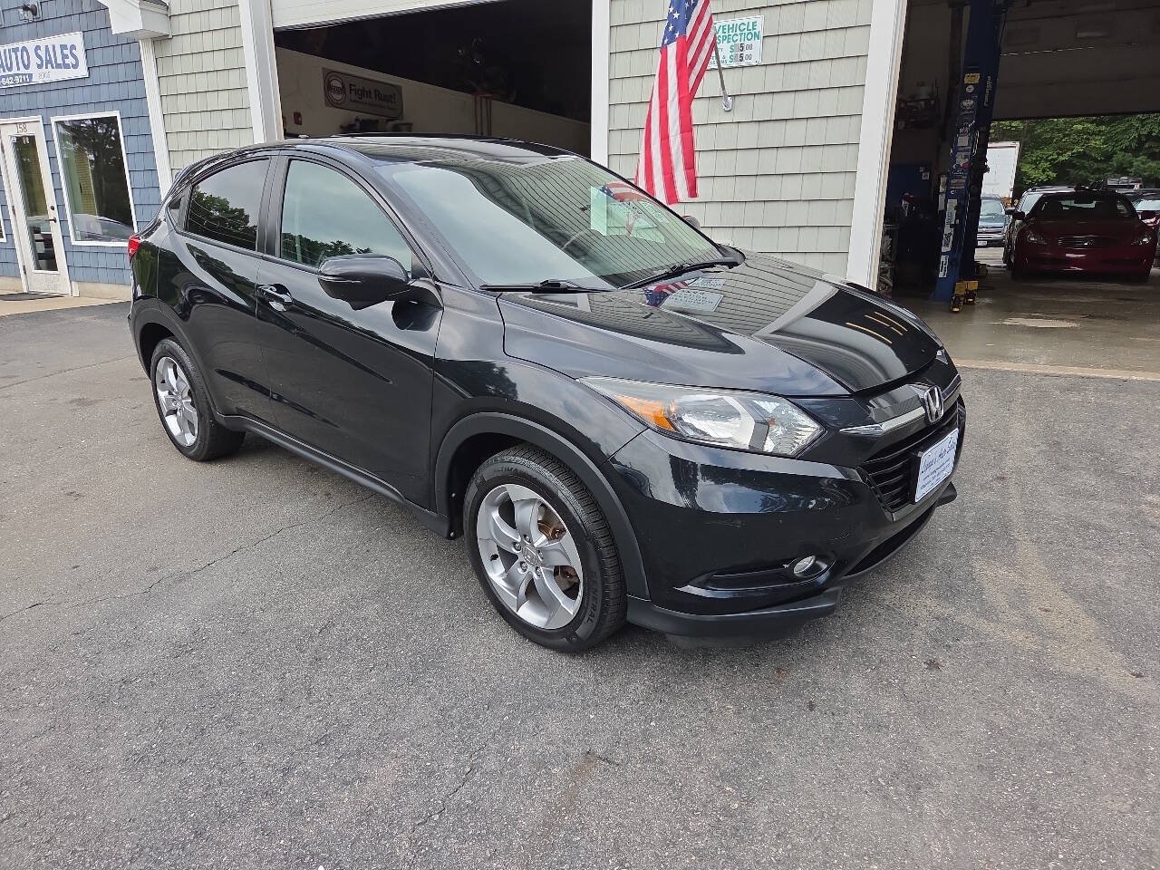 Used 2017 Honda HR-V EX image 2