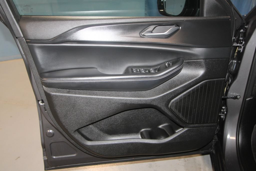Used 2024 Jeep Grand Cherokee Altitude AWD/4WD image 5