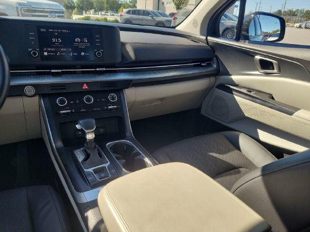 Used 2024 Kia Carnival LX FWD image 28