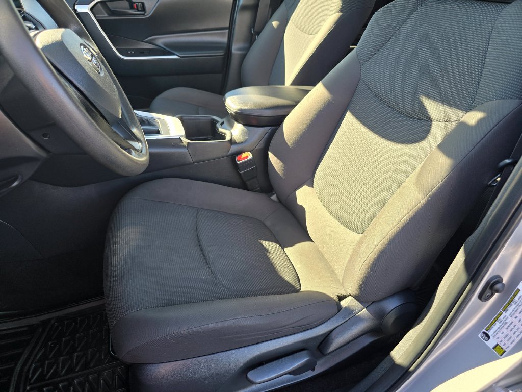 Used 2024 Toyota RAV4 LE FWD image 16