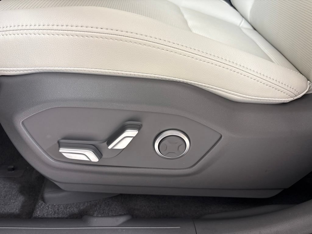 New 2027 Hyundai Santa Fe Limited FWD image 15