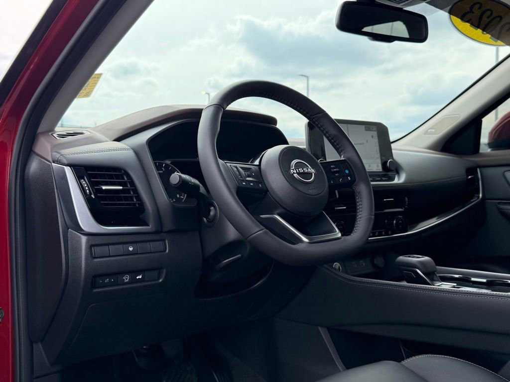 Used 2023 Nissan Rogue SL w/ SL Premium Package image 11