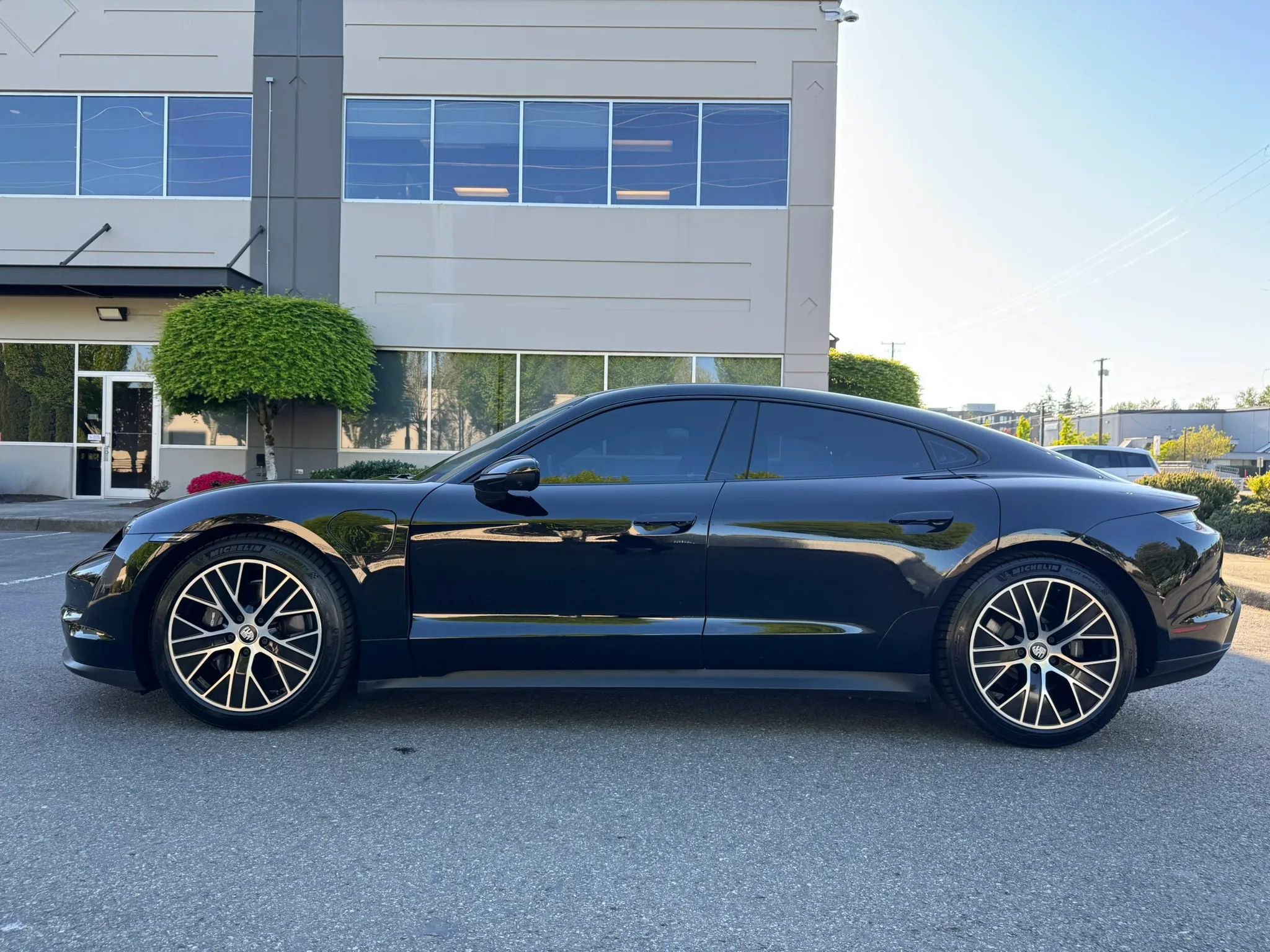 Used 2021 Porsche Taycan RWD image 6