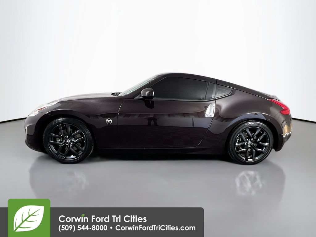Used 2017 Nissan 370Z Coupe RWD image 6