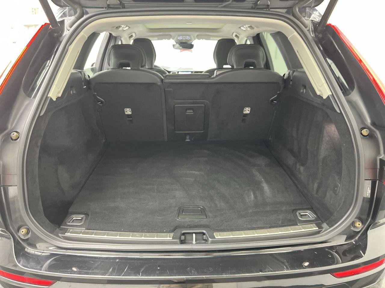 Used 2022 Volvo XC60 B5 Momentum AWD/4WD image 31