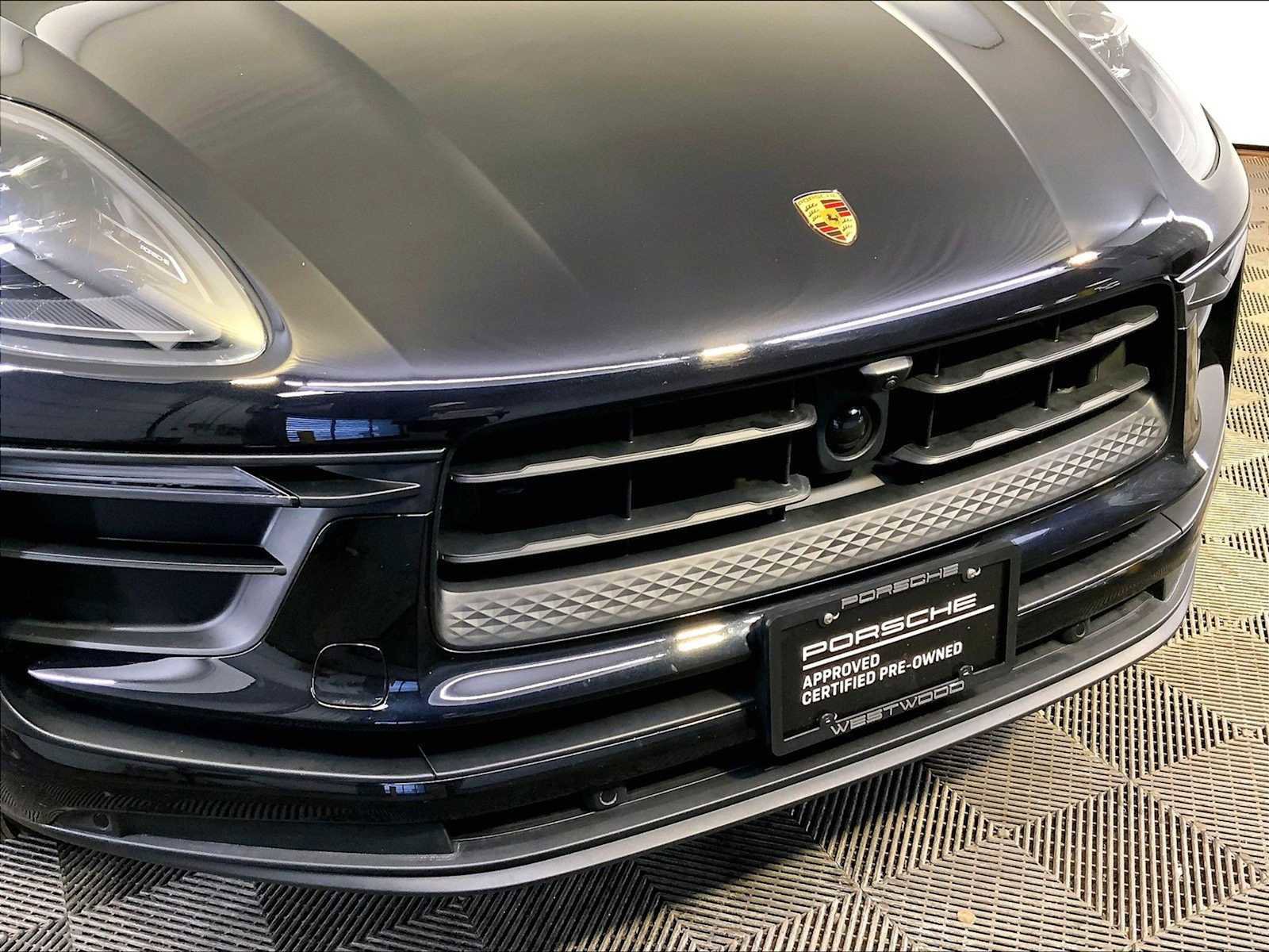 Certified 2025 Porsche Macan image 34