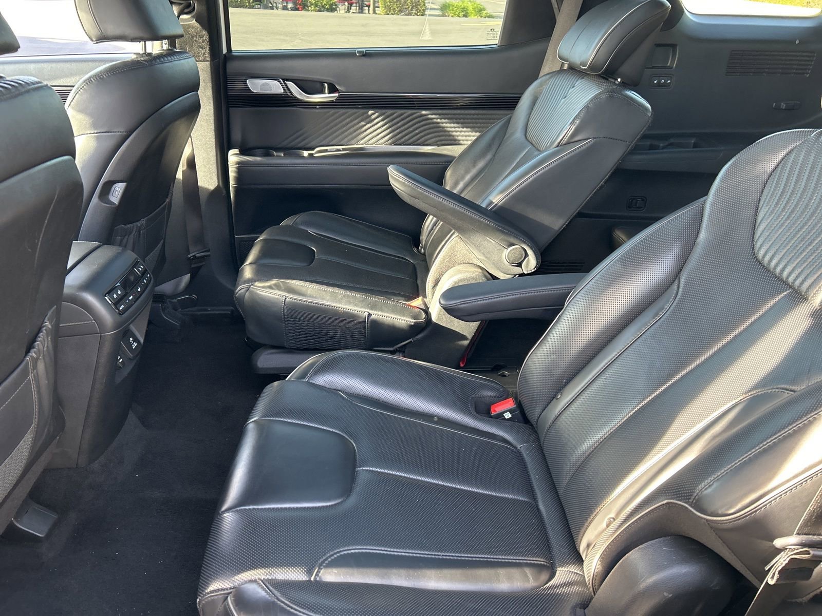 Used 2024 Hyundai Palisade Calligraphy image 8