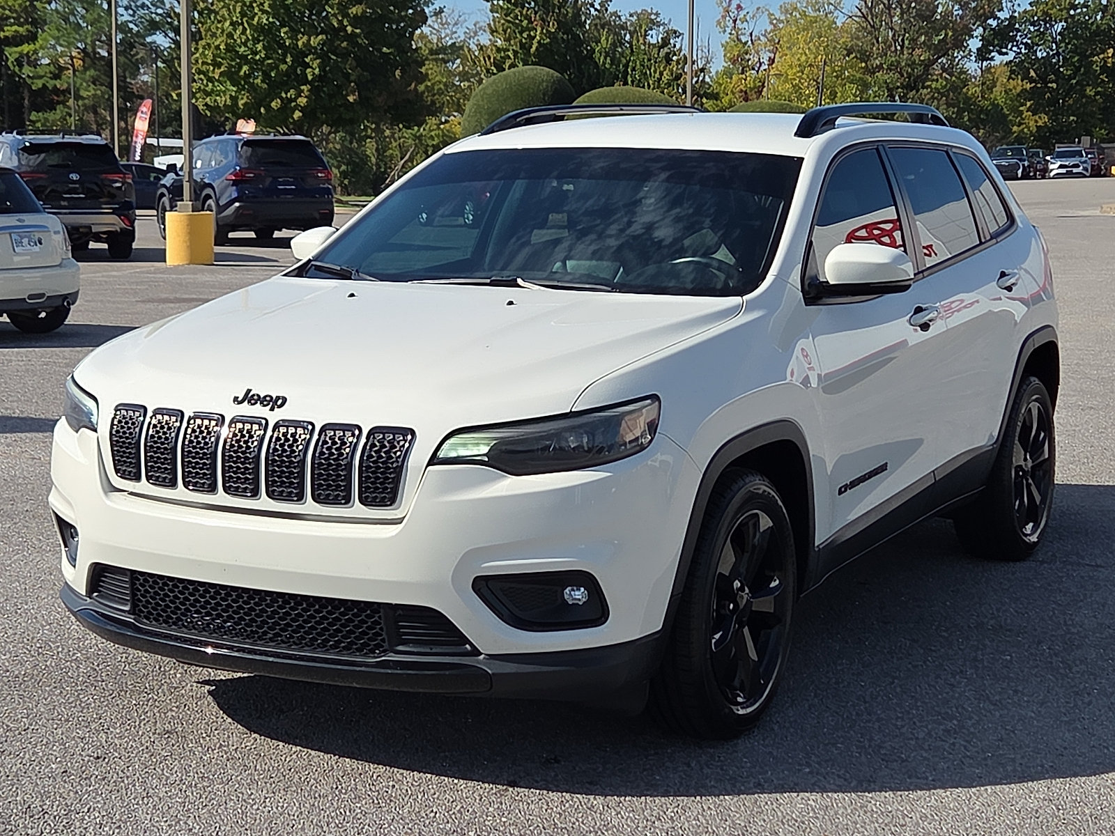 Used 2019 Jeep Cherokee Latitude Plus FWD image 2