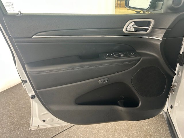 Used 2020 Jeep Grand Cherokee Limited w/ Luxury Group II RWD image 9