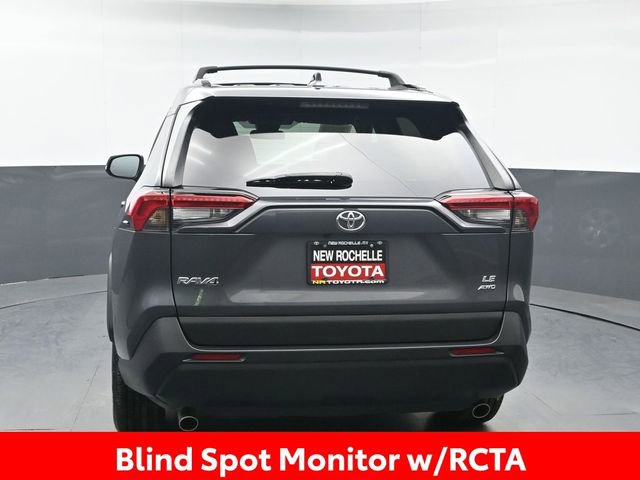 Used 2021 Toyota RAV4 LE AWD/4WD image 5