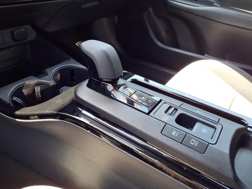 Used 2024 Toyota Prius LE image 19