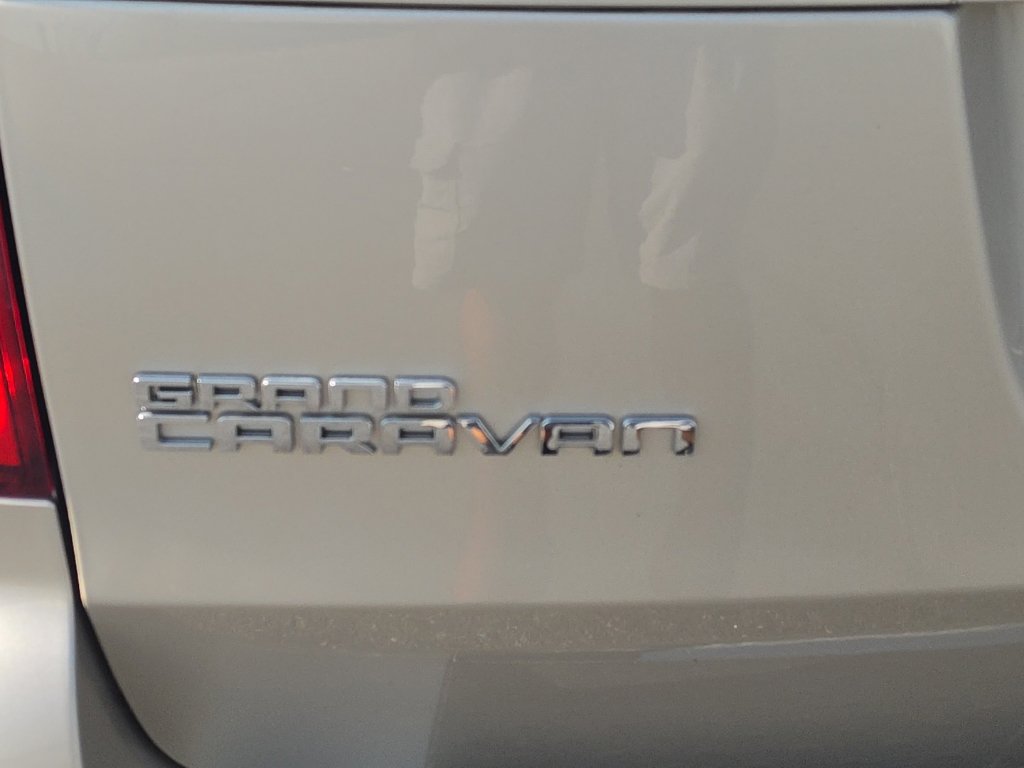 Used 2015 Dodge Grand Caravan SXT w/ Rear Park Assist Package FWD image 7