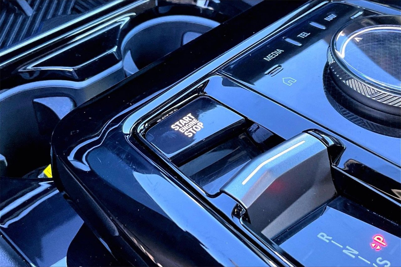 Used 2024 BMW 530i w/ Premium Package image 28