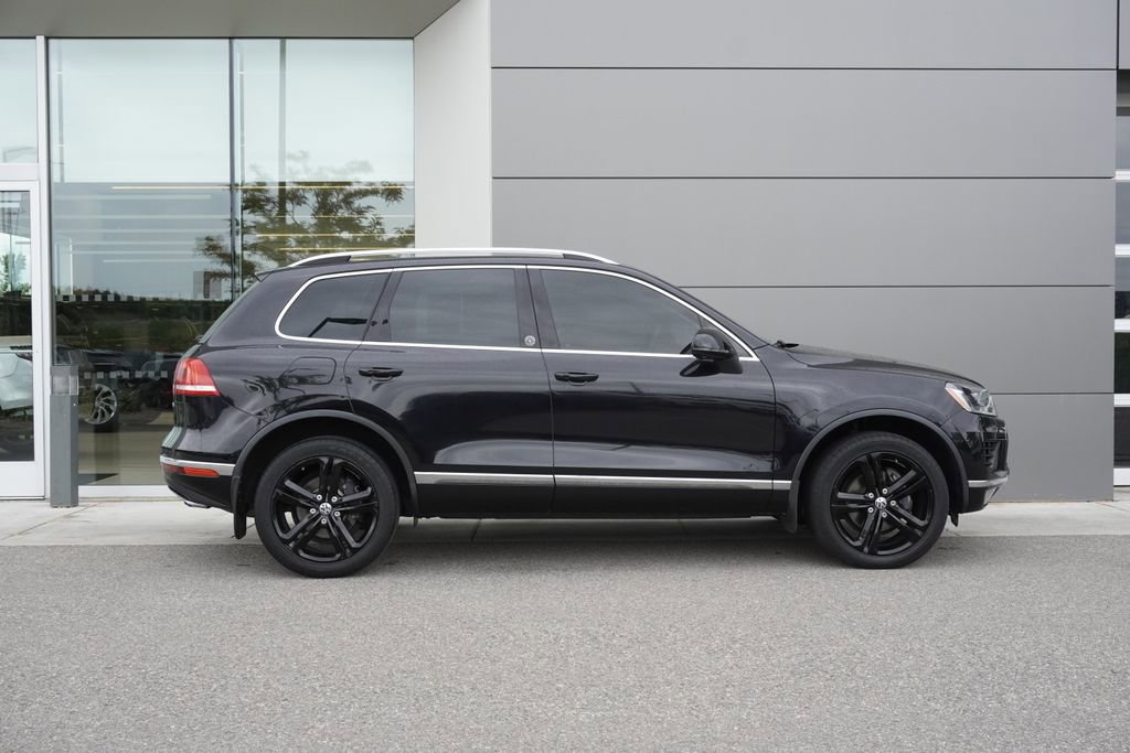Used 2017 Volkswagen Touareg Wolfsburg Edition AWD/4WD image 7