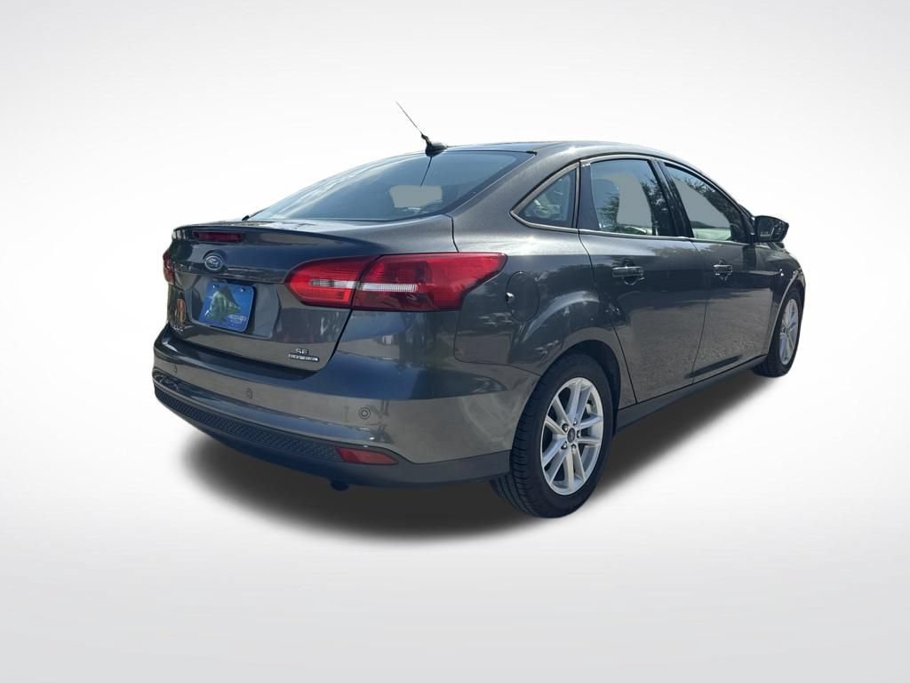 Used 2015 Ford Focus SE w/ Reverse Sensing Package FWD image 5