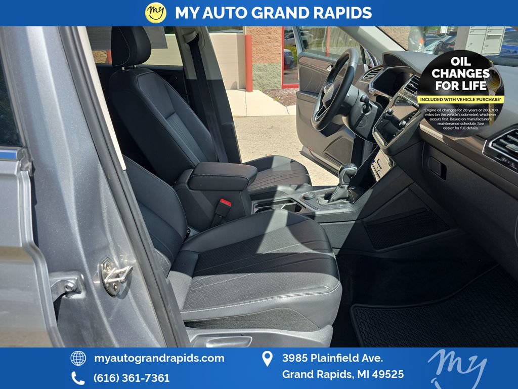 Used 2023 Volkswagen Tiguan SE AWD/4WD image 22