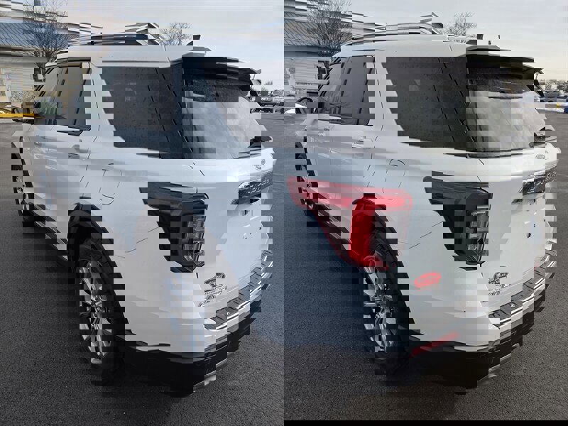 Used 2023 Ford Explorer Limited image 5