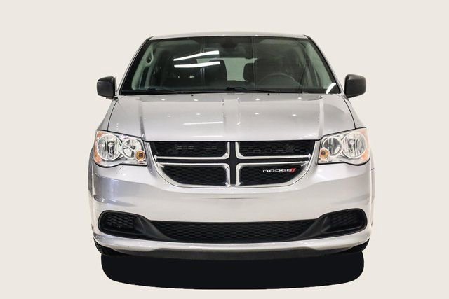 Used 2020 Dodge Grand Caravan SE image 3