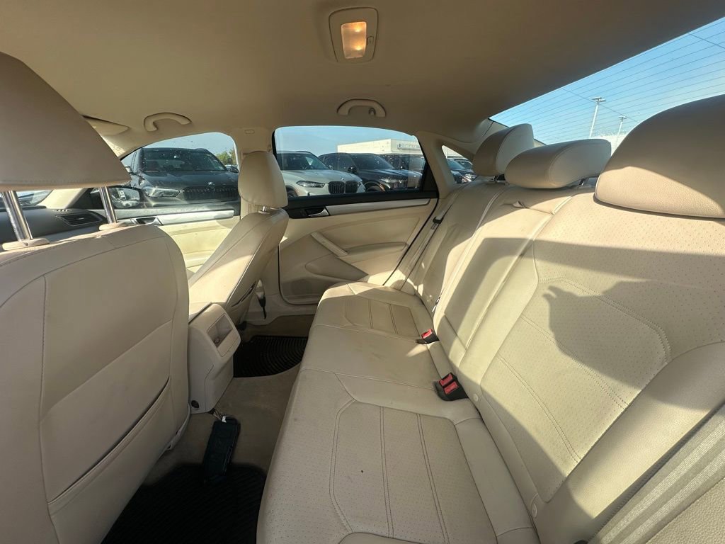 Used 2014 Volkswagen Passat 1.8T Wolfsburg Edition image 4