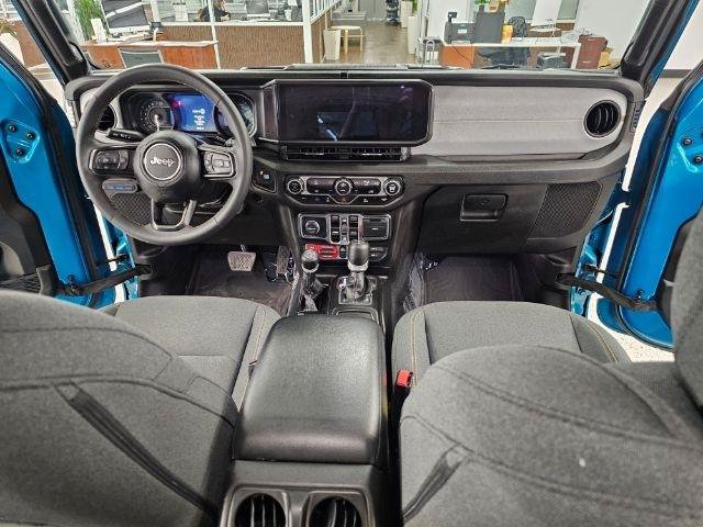 Used 2024 Jeep Wrangler Unlimited AWD/4WD image 13