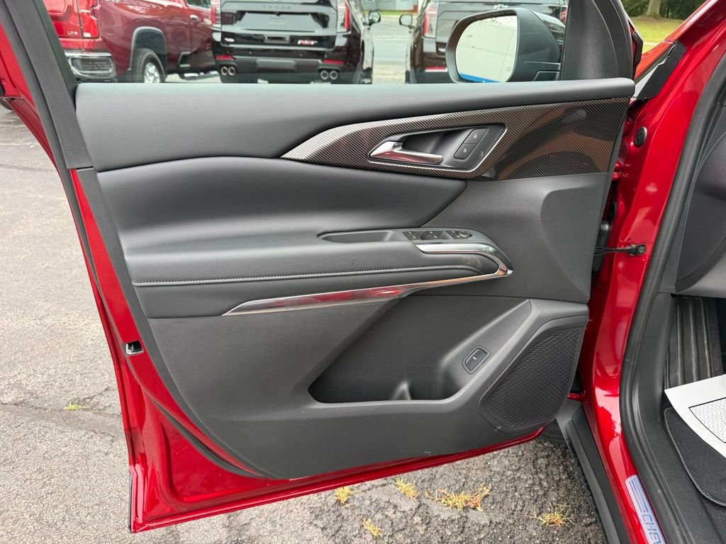 New 2027 Chevrolet Traverse Z71 w/ LPO, Floor Liner Package AWD/4WD image 14