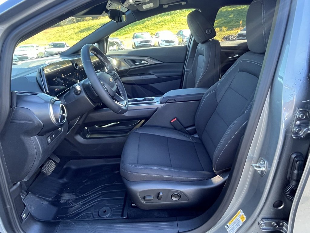 New 2026 Chevrolet Equinox EV LT image 12