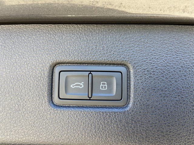 Used 2025 Audi Q7 3.0T Premium image 31