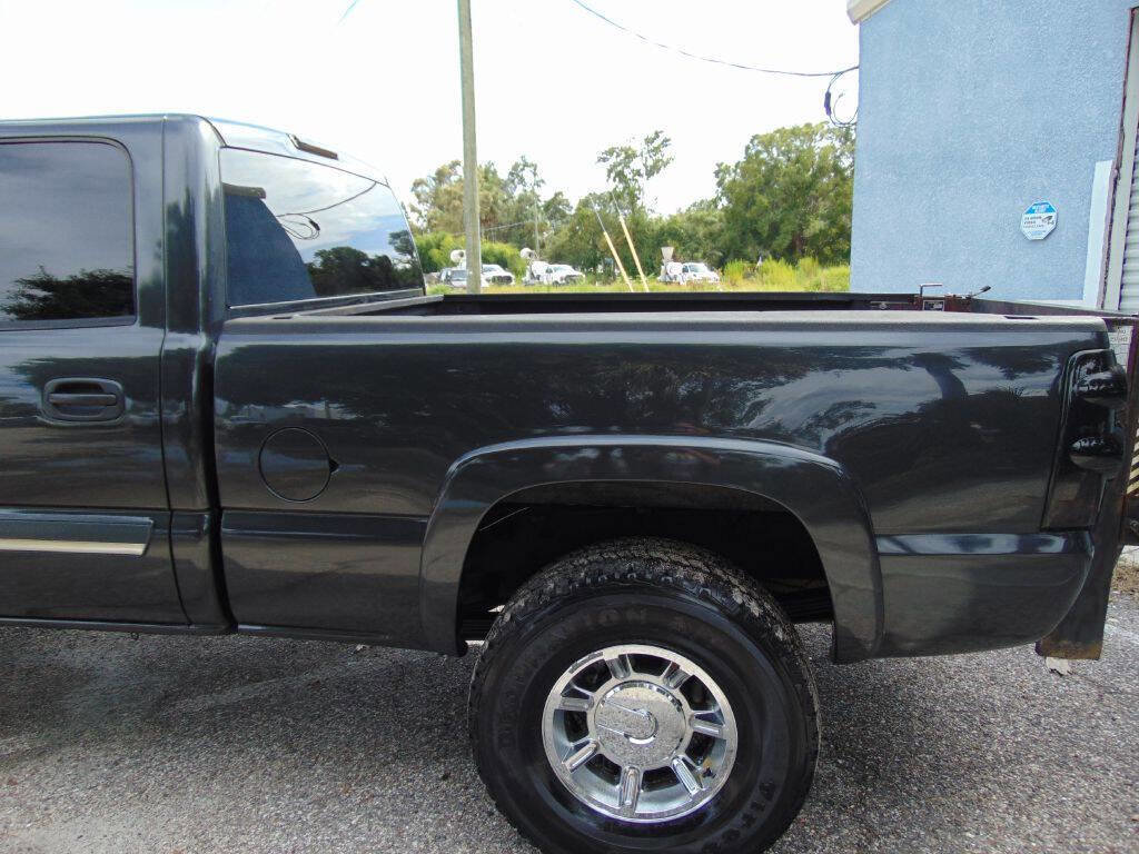 Used 2005 Chevrolet Silverado 2500 LS w/ Heavy-Duty Power Package image 5