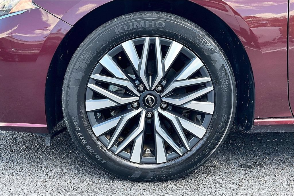Used 2025 Nissan Altima 2.5 SV FWD image 32