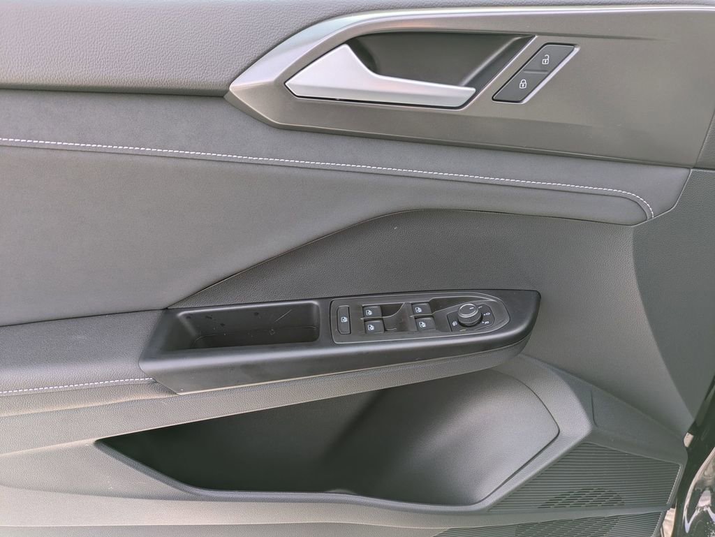 New 2026 Volkswagen Taos SE AWD/4WD image 10
