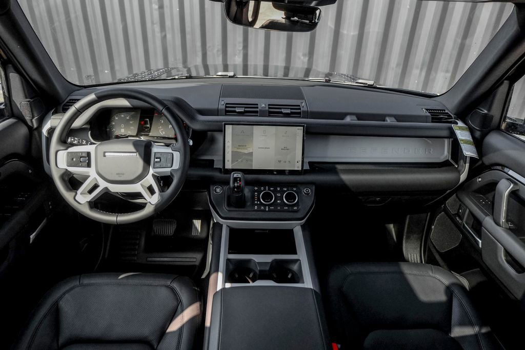 Used 2025 Land Rover Defender 130 X-Dynamic SE image 20