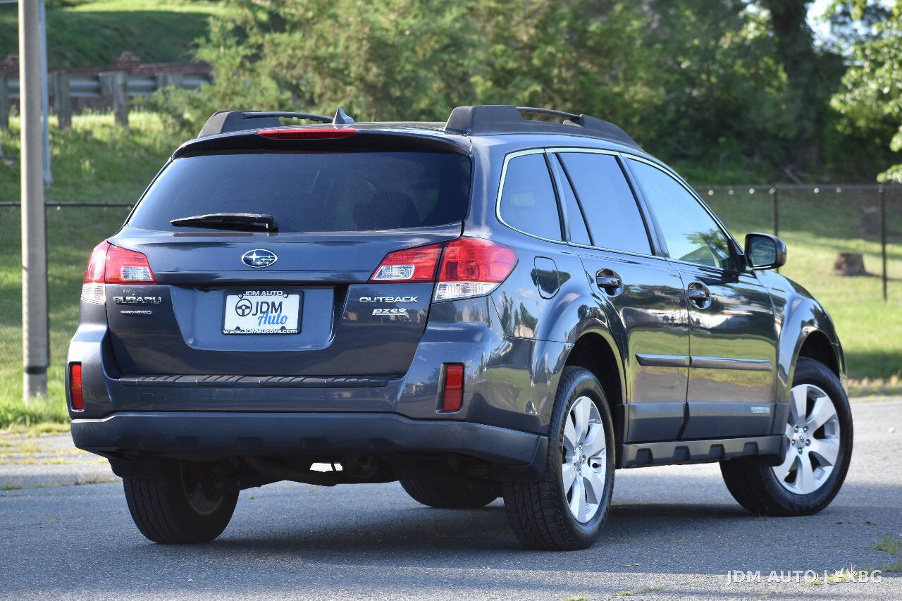 Used 2011 Subaru Outback 2.5i Limited AWD/4WD image 5