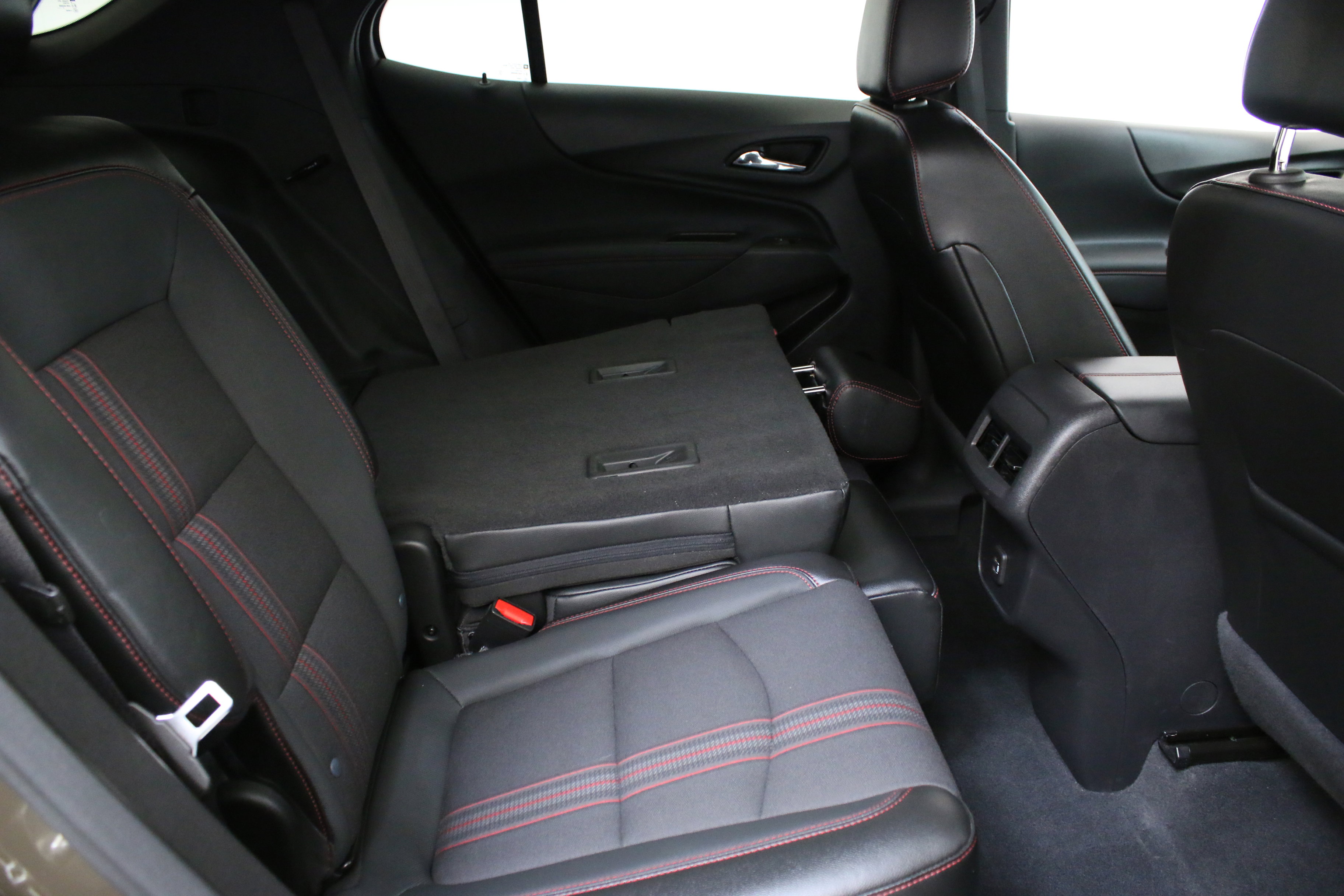 Used 2023 Chevrolet Equinox RS w/ LPO, Cargo Package AWD/4WD image 29