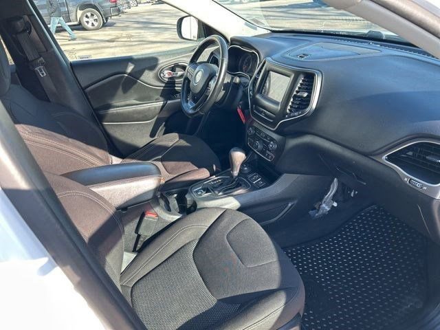 Used 2020 Jeep Cherokee Latitude w/ Cold Weather Group image 34