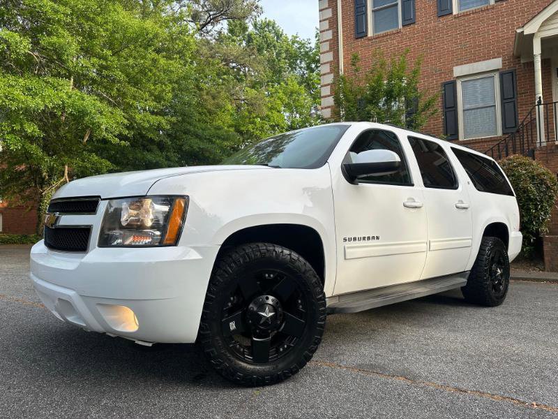 Used 2013 Chevrolet Suburban LT RWD image 1