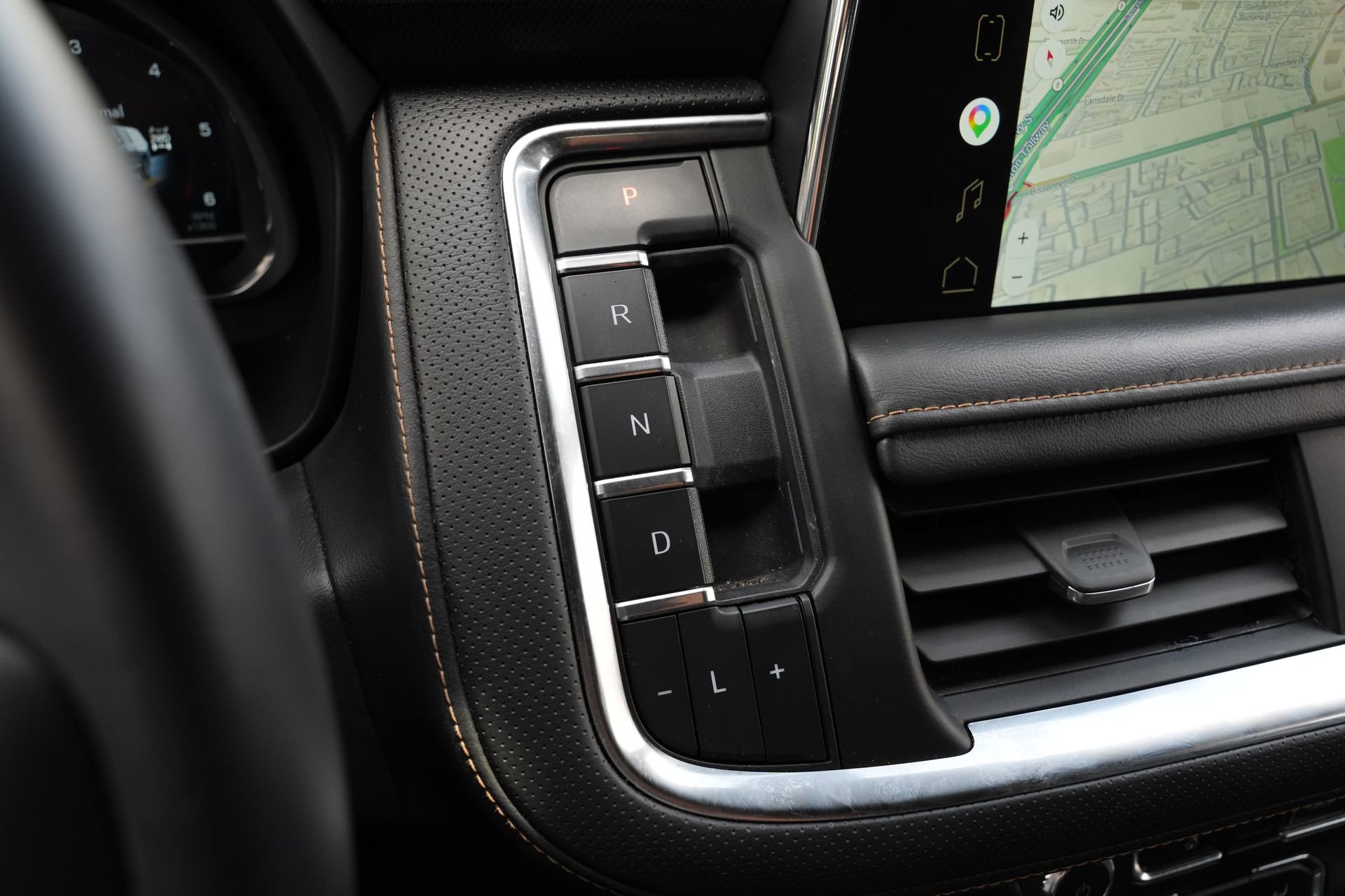 Used 2022 GMC Yukon AT4 image 11