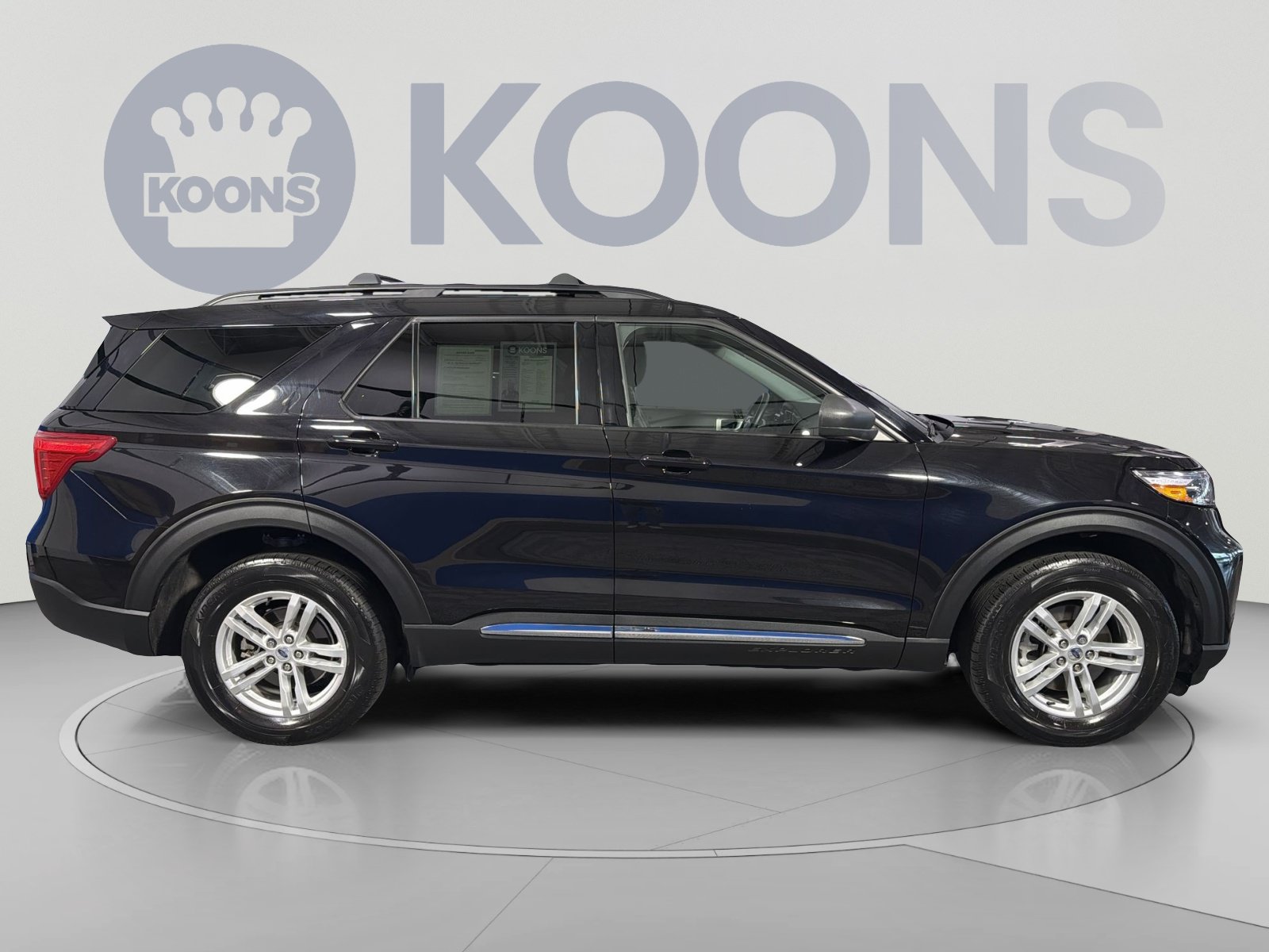 Used 2023 Ford Explorer XLT w/ Equipment Group 202A AWD/4WD image 8