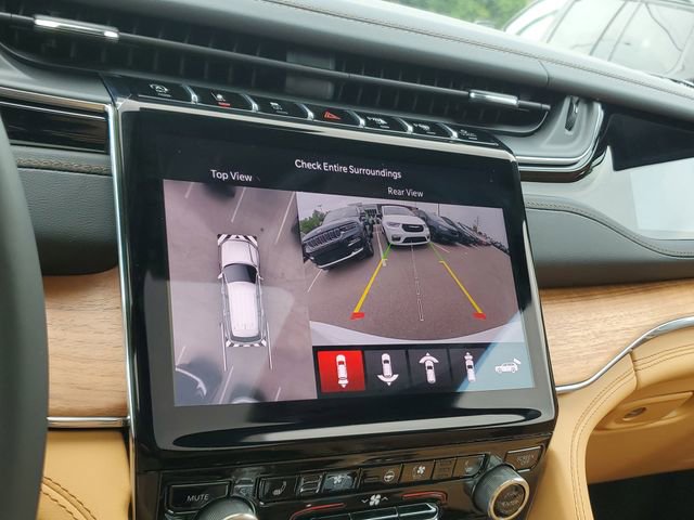 New 2025 Jeep Grand Cherokee Summit image 11