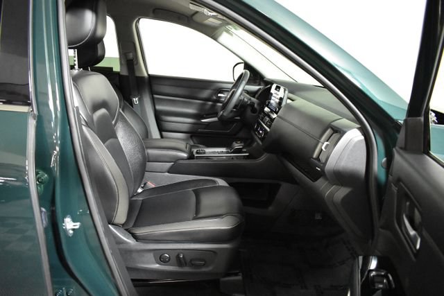 Used 2024 Nissan Pathfinder SL w/ Cargo Package AWD/4WD image 39